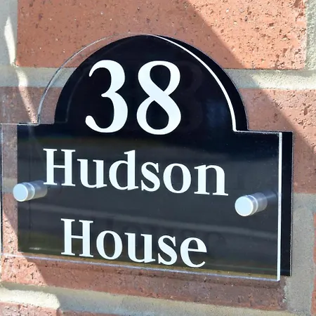 بيت للعطل Hudson House ويتبي