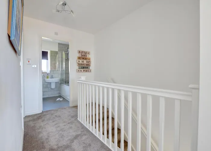 3 Bed In Oc-w420 Whitby